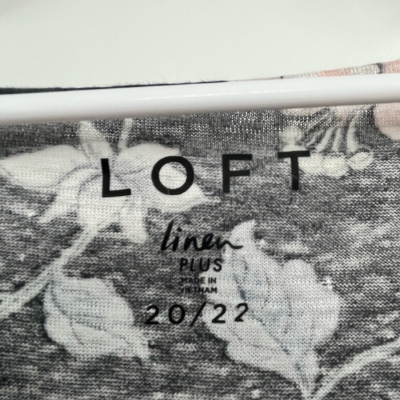 Loft Linen Plus Black Floral Short Sleeve Shirt Size 20/22 - Picture 2 of 8